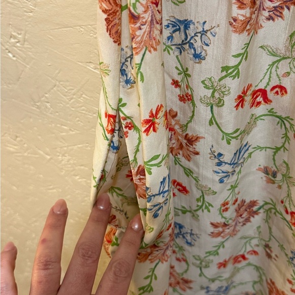 Zara 100% Silk Cream Floral Dress with Ruffled Flutter Sleeves size XS - Picture 4 of 8